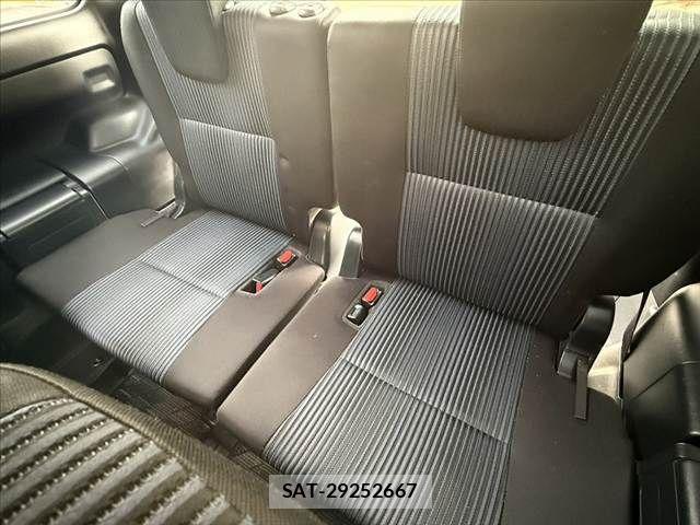 Toyota VOXY 2015-10 7981513-19
