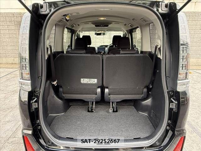 Toyota VOXY 2015-10 7981513-21