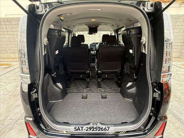 Toyota VOXY 2015-10 7981513-22