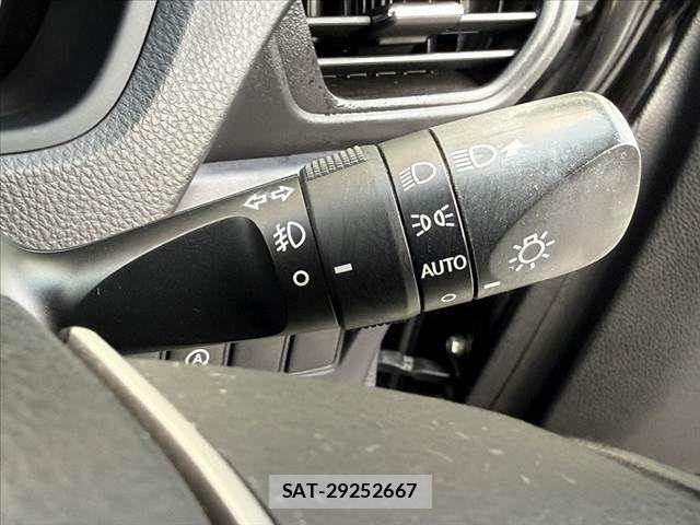 Toyota VOXY 2015-10 7981513-23