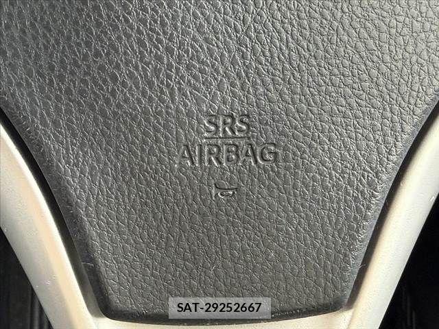 Toyota VOXY 2015-10 7981513-24