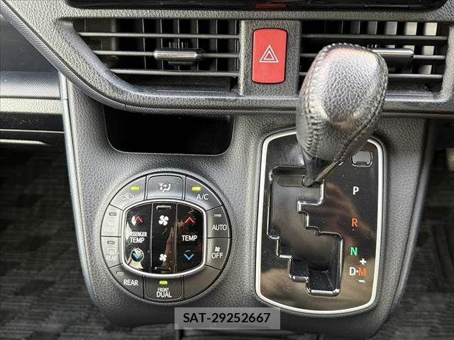 Toyota VOXY 2015-10 7981513-25