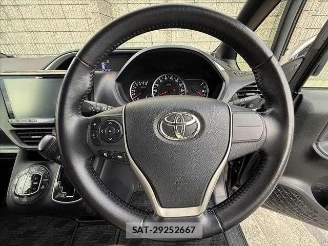 Toyota VOXY 2015-10 7981513-26