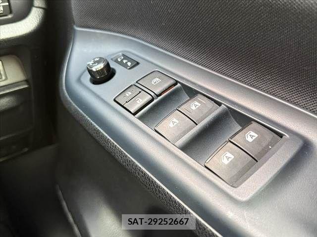 Toyota VOXY 2015-10 7981513-28