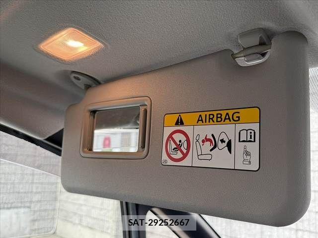 Toyota VOXY 2015-10 7981513-6