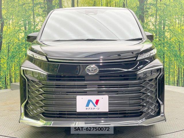Toyota VOXY 2022-06 7981489-14