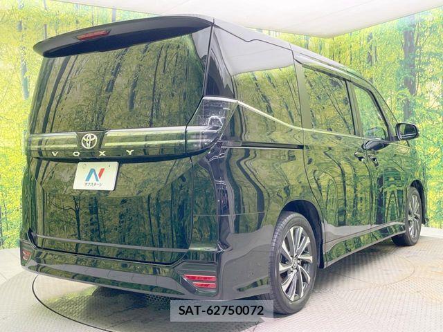 Toyota VOXY 2022-06 7981489-17