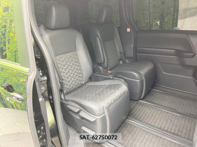 Toyota VOXY 2022-06 7981489-8