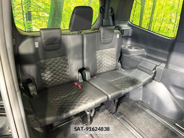 Toyota VOXY 2022-03 7981483-9