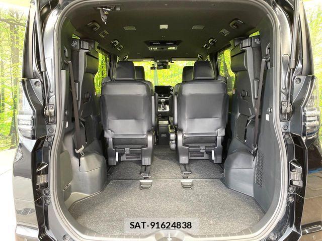 Toyota VOXY 2022-03 7981483-10