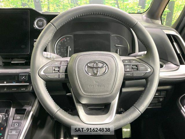 Toyota VOXY 2022-03 7981483-11