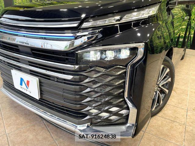 Toyota VOXY 2022-03 7981483-12