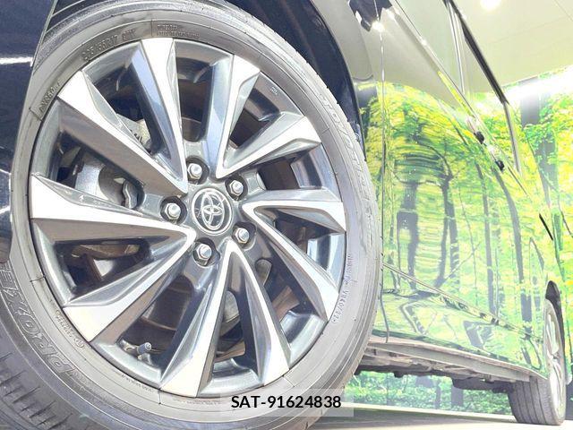 Toyota VOXY 2022-03 7981483-13