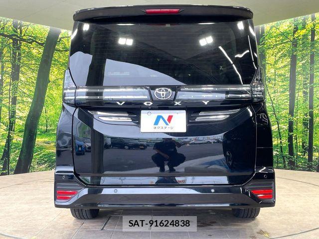 Toyota VOXY 2022-03 7981483-15