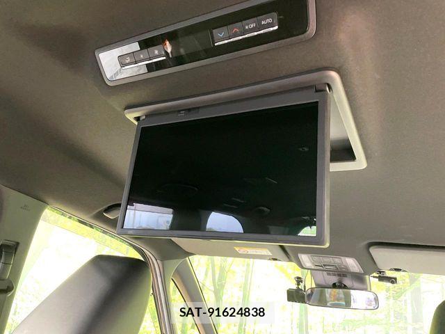 Toyota VOXY 2022-03 7981483-2