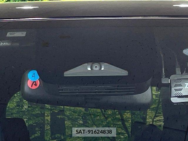 Toyota VOXY 2022-03 7981483-6