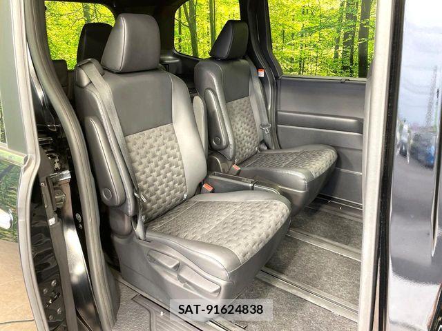 Toyota VOXY 2022-03 7981483-8