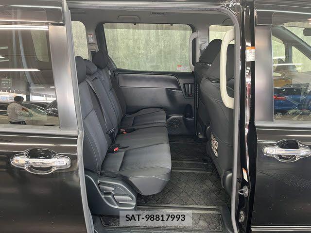 Toyota VOXY 2017-05 7981504-9