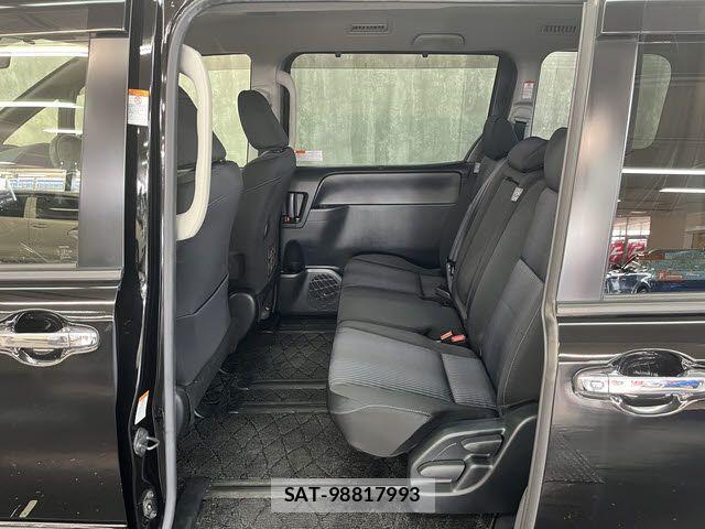 Toyota VOXY 2017-05 7981504-12