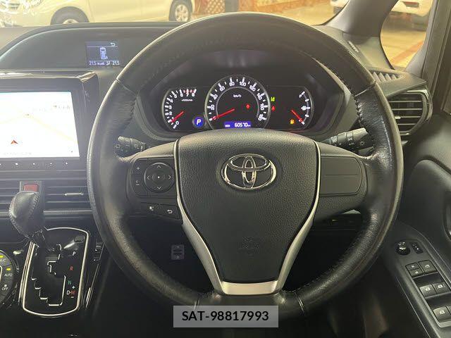 Toyota VOXY 2017-05 7981504-13