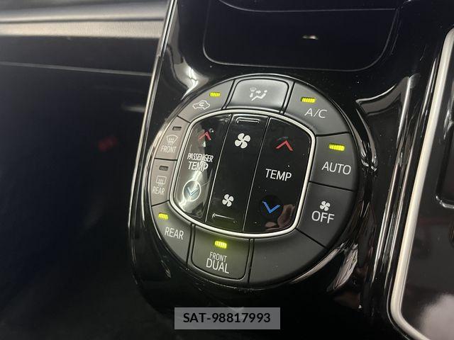 Toyota VOXY 2017-05 7981504-14