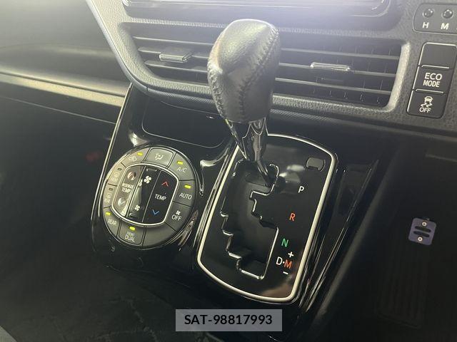 Toyota VOXY 2017-05 7981504-19