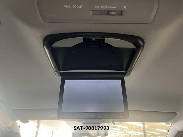 Toyota VOXY 2017-05 7981504-21
