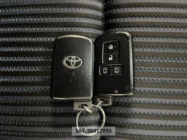 Toyota VOXY 2017-05 7981504-25