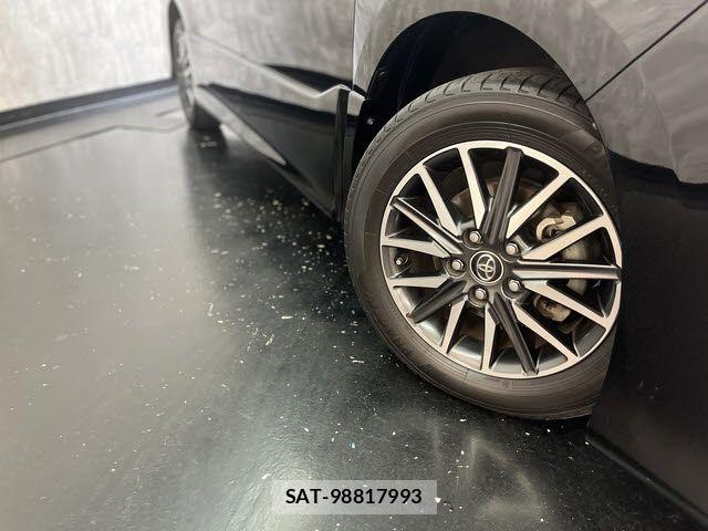Toyota VOXY 2017-05 7981504-26