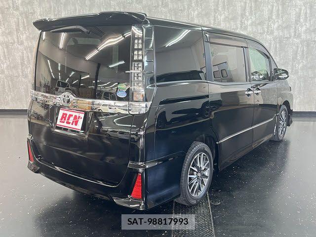 Toyota VOXY 2017-05 7981504-2