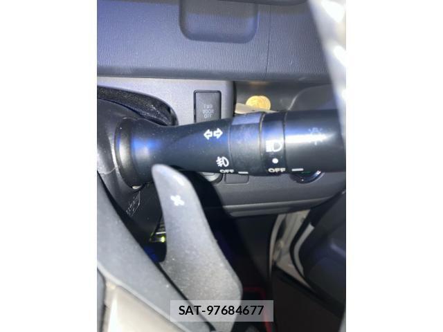 Toyota VOXY 2007-09 7981516-14