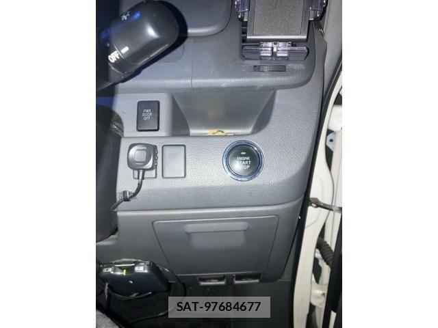 Toyota VOXY 2007-09 7981516-16