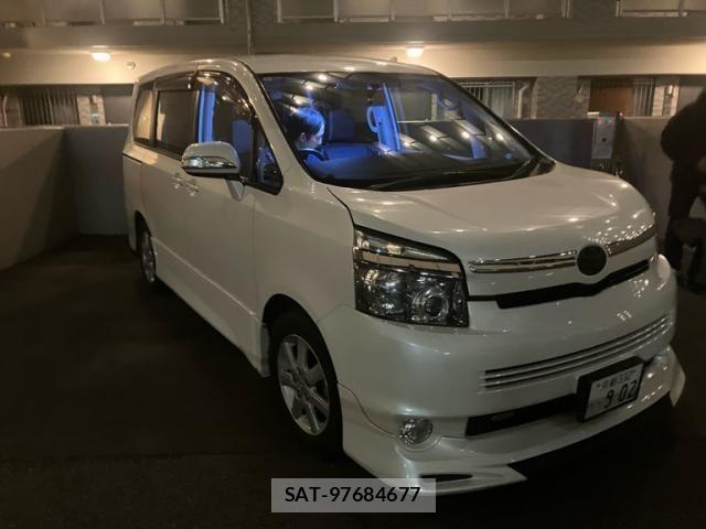 Toyota VOXY 2007-09 7981516-1