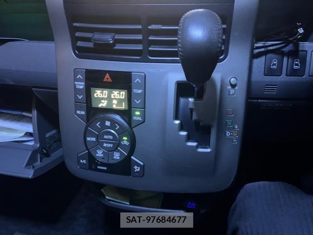 Toyota VOXY 2007-09 7981516-21