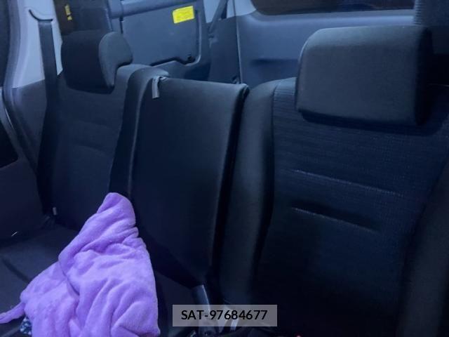 Toyota VOXY 2007-09 7981516-8