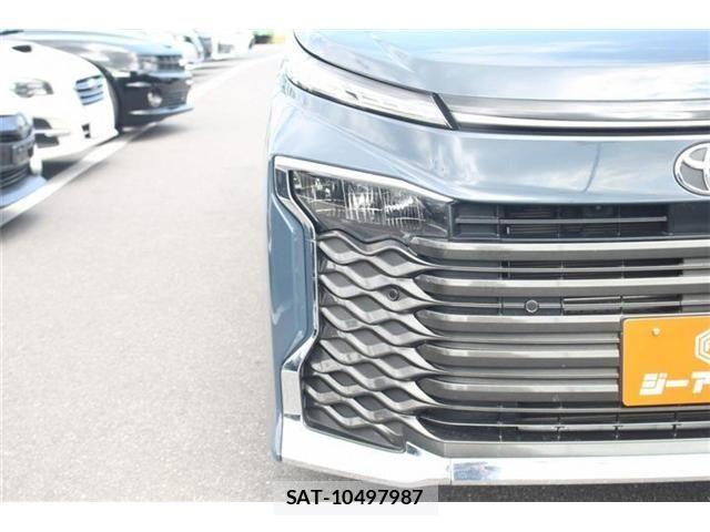 Toyota VOXY 2023-05 7981497-6