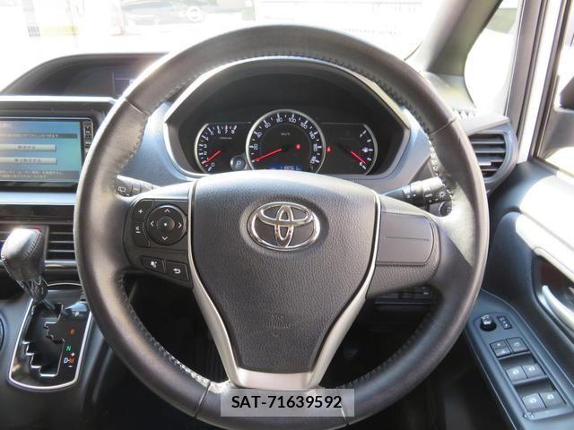 Toyota VOXY 2014-11 7981510-11