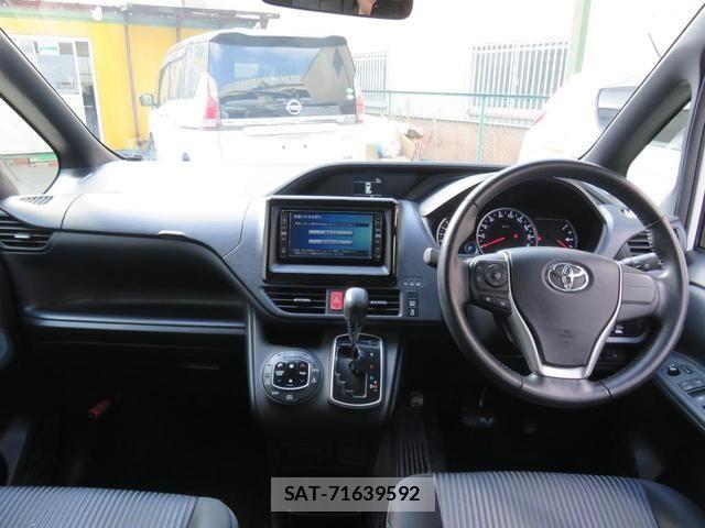 Toyota VOXY 2014-11 7981510-1