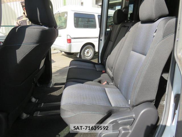 Toyota VOXY 2014-11 7981510-22