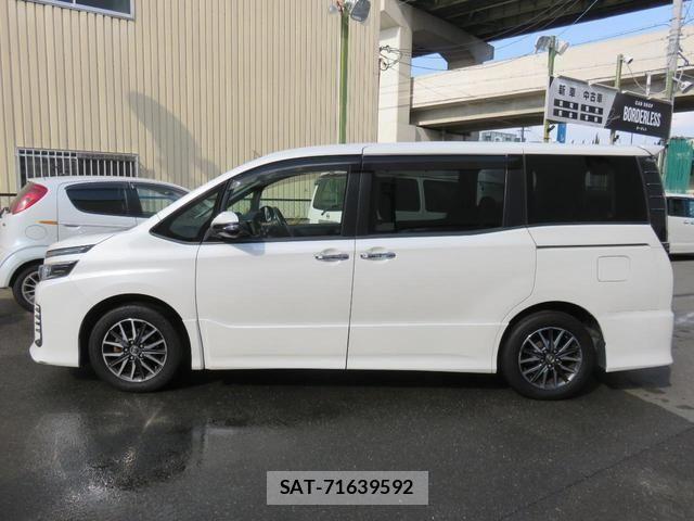 Toyota VOXY 2014-11 7981510-4