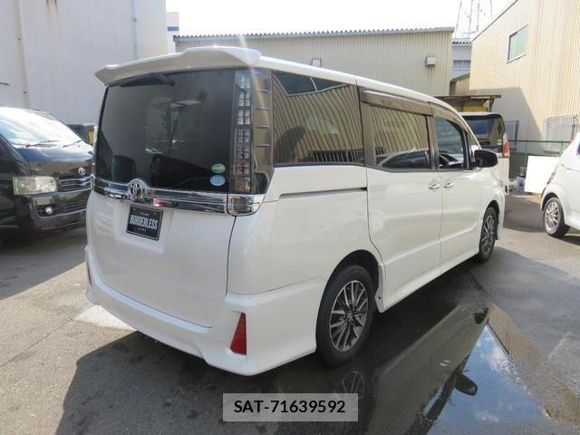 Toyota VOXY 2014-11 7981510-7