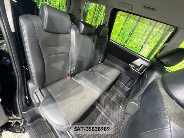 Toyota VOXY 2013-11 7981514-9