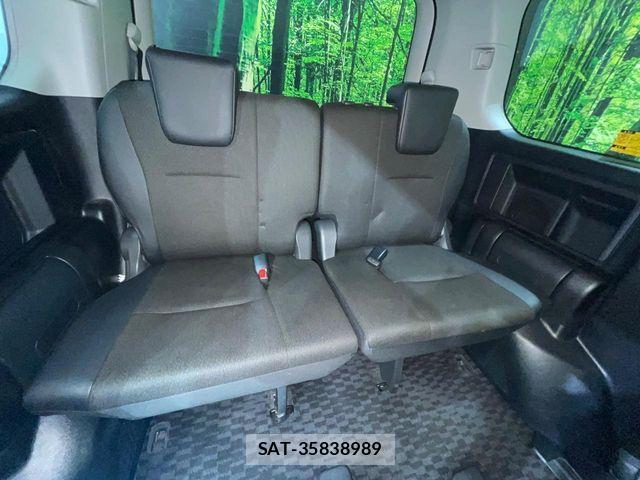 Toyota VOXY 2013-11 7981514-10