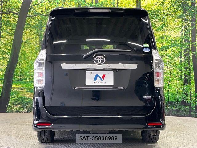 Toyota VOXY 2013-11 7981514-16