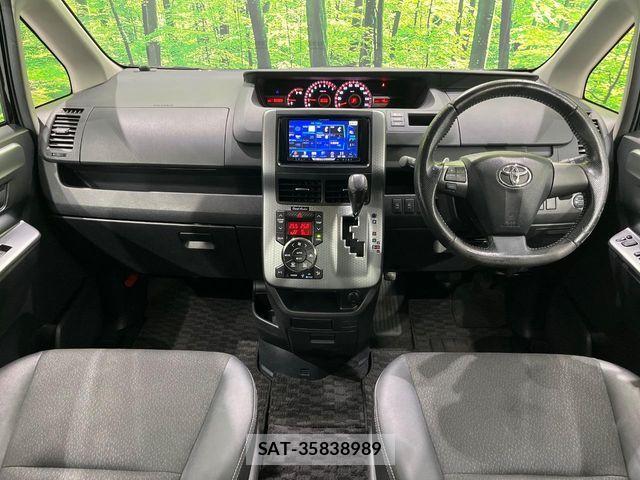 Toyota VOXY 2013-11 7981514-1