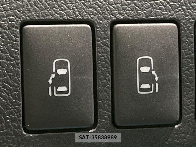 Toyota VOXY 2013-11 7981514-4
