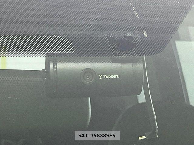 Toyota VOXY 2013-11 7981514-5