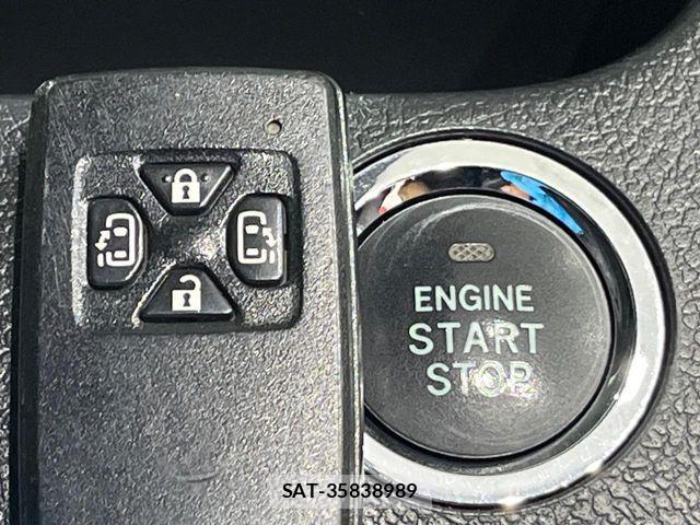 Toyota VOXY 2013-11 7981514-7