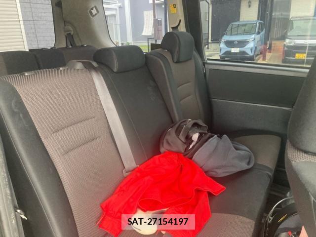 Toyota VOXY 2013-01 7981515-10
