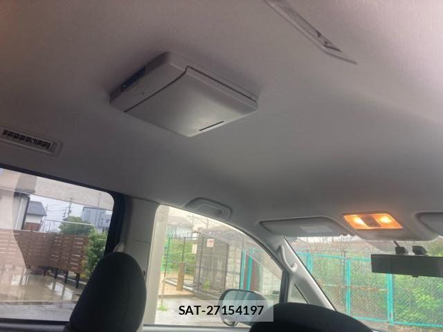Toyota VOXY 2013-01 7981515-11